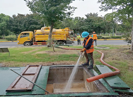 宕昌化油池清理